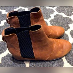 Jolimall Wedge Boots (Size 11)